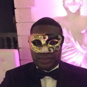 Meet your Posher, Troy